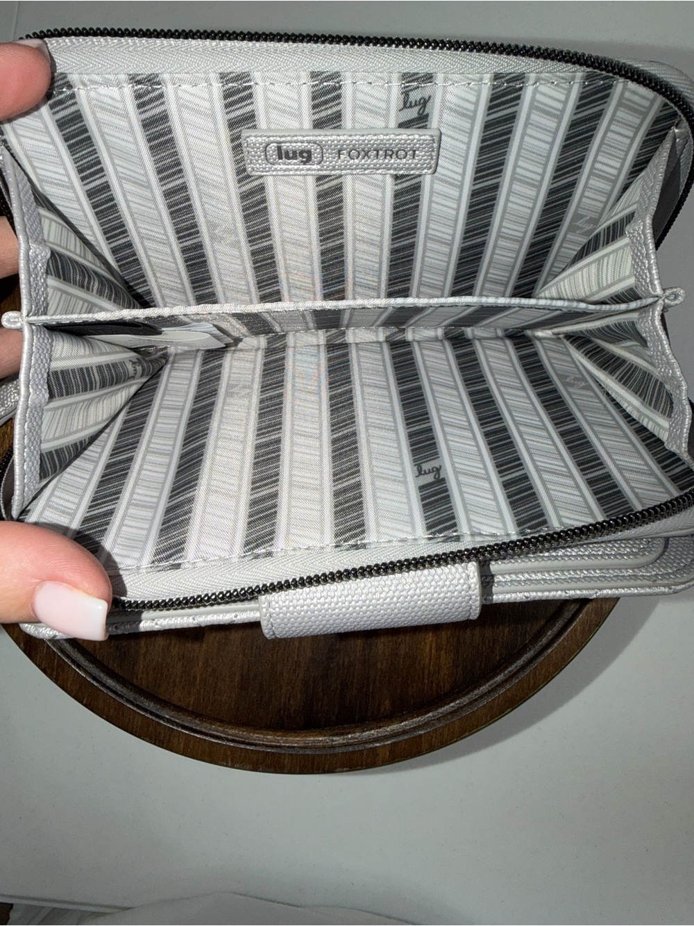 Lug Luxe VL Foxtrot Wallet Wristlet Metallic Silver RFID Snap Zip Organizer - Picture 8 of 13